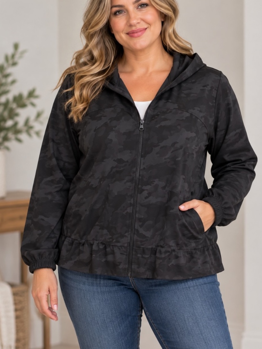Lululemon Pack it Up Jacket Womens Size 12 Black Gray Camo Running